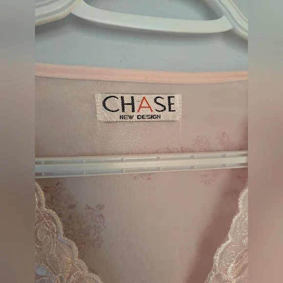 Beautiful Vintage Night Robe - Picture 6 of 6